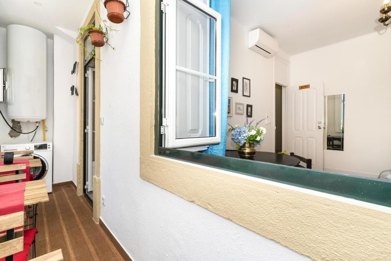 Retro M2 R4 - Lovely Double Room With Shared Bathroom Lisbon Bagian luar foto