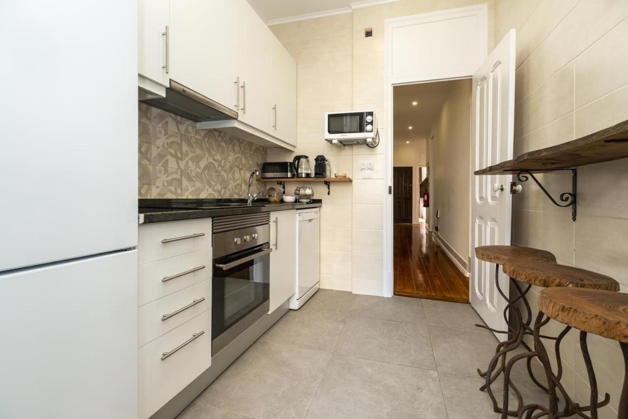 Retro M2 R4 - Lovely Double Room With Shared Bathroom Lisbon Bagian luar foto
