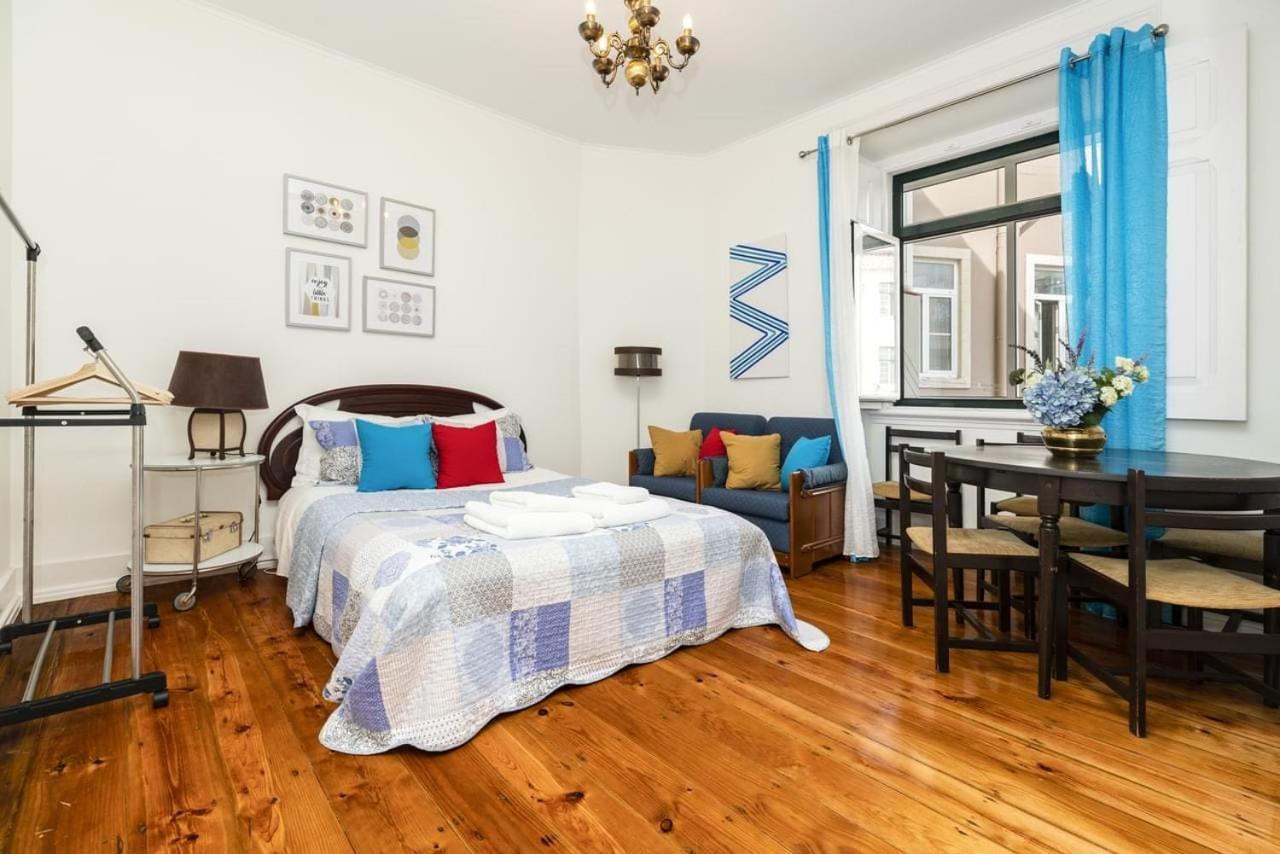 Retro M2 R4 - Lovely Double Room With Shared Bathroom Lisbon Bagian luar foto
