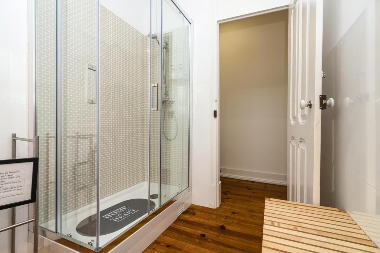 Retro M2 R4 - Lovely Double Room With Shared Bathroom Lisbon Bagian luar foto
