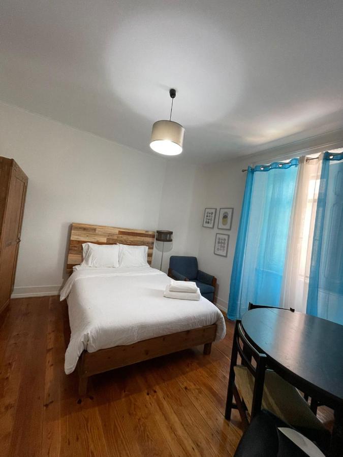 Retro M2 R4 - Lovely Double Room With Shared Bathroom Lisbon Bagian luar foto