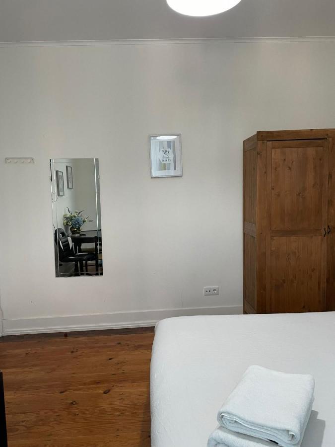 Retro M2 R4 - Lovely Double Room With Shared Bathroom Lisbon Bagian luar foto