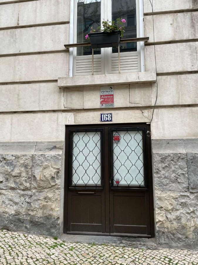 Retro M2 R4 - Lovely Double Room With Shared Bathroom Lisbon Bagian luar foto