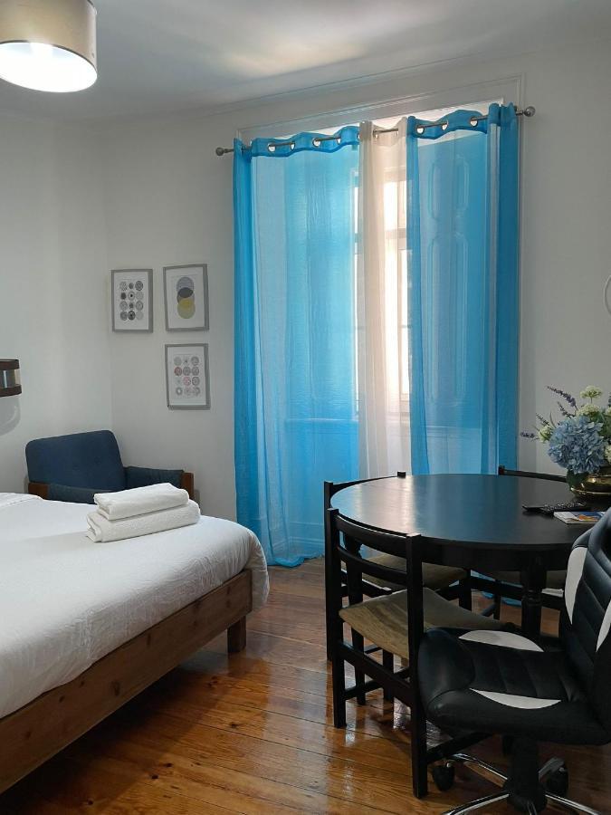 Retro M2 R4 - Lovely Double Room With Shared Bathroom Lisbon Bagian luar foto